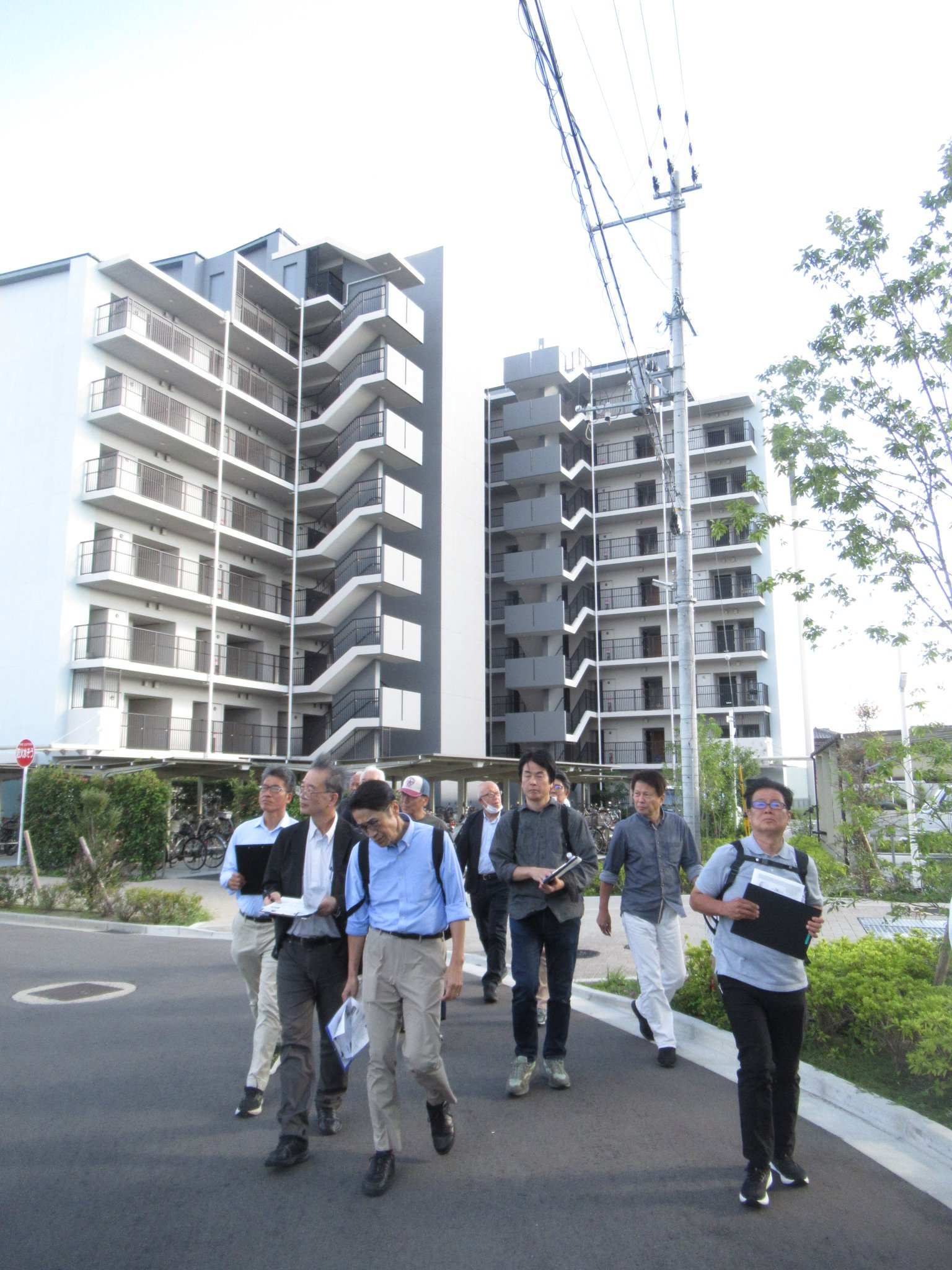 大阪同和・人権問題企業連絡会第9グループ12企業13名のみなさんが富田地区フィールドワーク